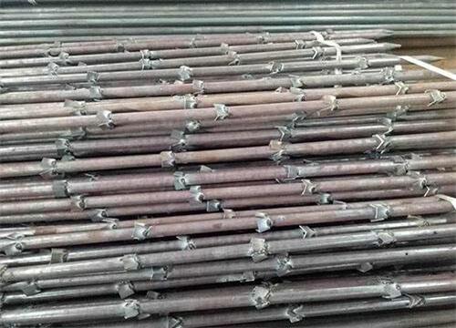 鹤峰隧道钢花管